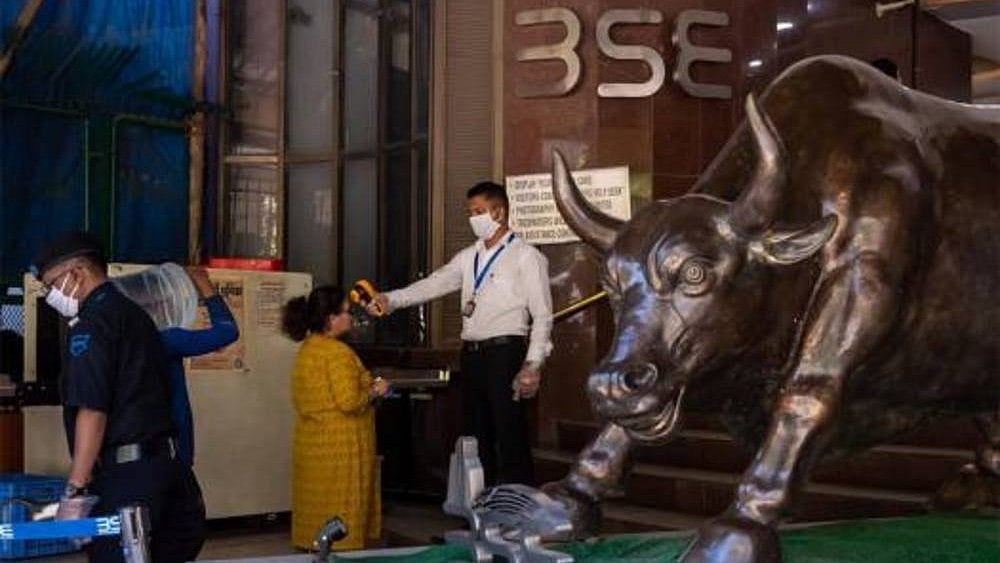 IT and banking stocks led the gains, while metal and auto counters emerged as the key drags