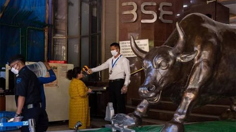 IT and banking stocks led the gains, while metal and auto counters emerged as the key drags - null