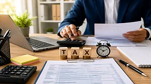 AI Image : Changing jobs does not just mean updating your employers name in the ITR. It requires accurate reporting of income from both employers, proper reconciliation of TDS and careful calculation of exemptions.