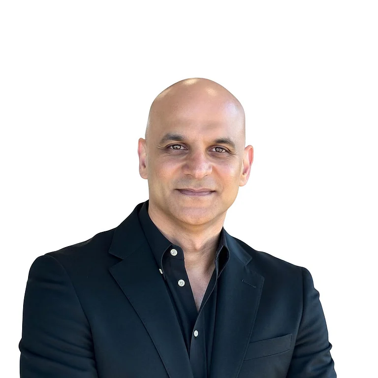 Vijay Pahuja, Group Chief Executive Officer of QX Global Group - null