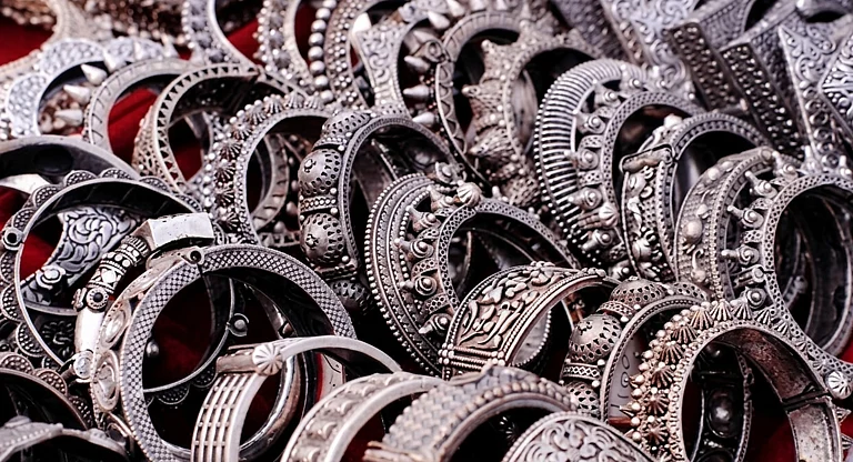Buying Silver On Dhanteras 2026: Check Purity, Hallmarks And HUID Verification - Shutterstock