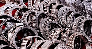 Shutterstock : Buying Silver On Dhanteras 2026: Check Purity, Hallmarks And HUID Verification