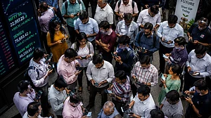 Gemini : Investors continued to participate in IPOs even as stock market volatility weighed on sentiment. (AI-generated)