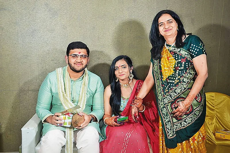Left to Right: Dr. Parantap Trivedi (son-in-law), Dr. Meha Pathak Trivedi (daughter) and Mrs. Vibha Pathak