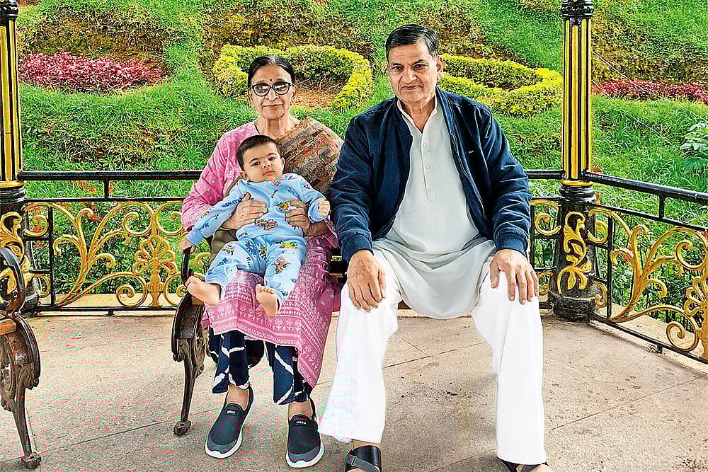 Anil, Beena Jain (Both 73) The elderly couple took a short trip to Ooty with their son’s family during a visit to Bengaluru, but the hectic schedule worsened his knee issue : Anil, Beena Jain (Both 73) The elderly couple took a short trip to Ooty with their son’s family during a visit to Bengaluru, but the hectic schedule worsened his knee issue