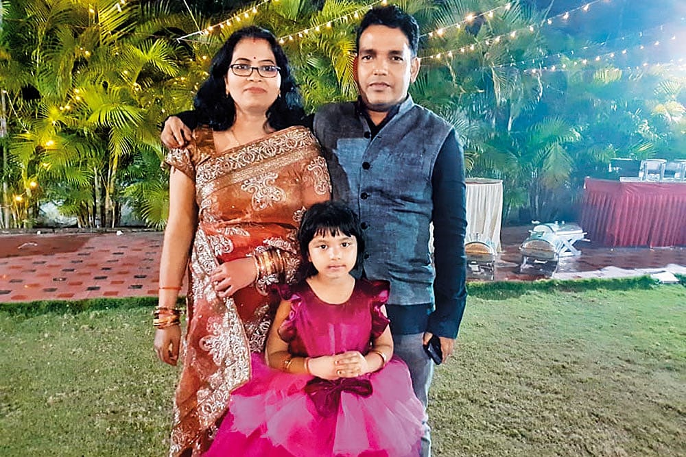 Left to Right: Ms. BALINA SAHOO with her Husband Mr. SANTOSH SAHOO and daughter Miss AROHI SAHOO : Left to Right: Ms. BALINA SAHOO with her Husband Mr. SANTOSH SAHOO and daughter Miss AROHI SAHOO