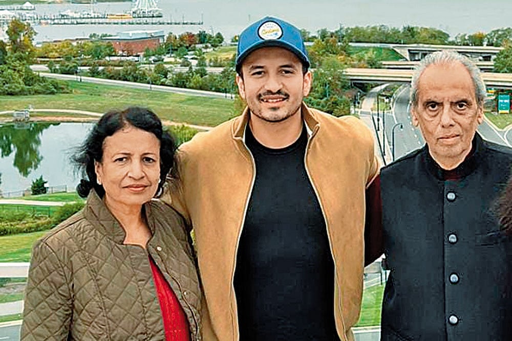 Left to Right: Geeta Gupta,  Rajat Gupta, Vijay Gupta : Left to Right: Geeta Gupta,  Rajat Gupta, Vijay Gupta