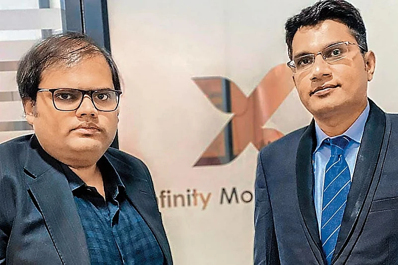 I Thabresh and Deepak Singhal, Co-founders, MM Services