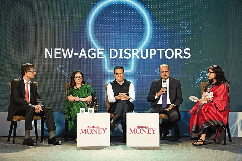 From Left to Right: N.S. Kannan, MD and CEO, ICICI Prudential Life Vibha Padalkar, MD and CEO, HDFC Life Insurance Kamlesh Rao, MD and CEO, Aditya Birla Sun Life Insurance Mahesh Kumar Sharma, MD and CEO, SBI Life Insurance, and Nidhi Sinha, Editor, OLM