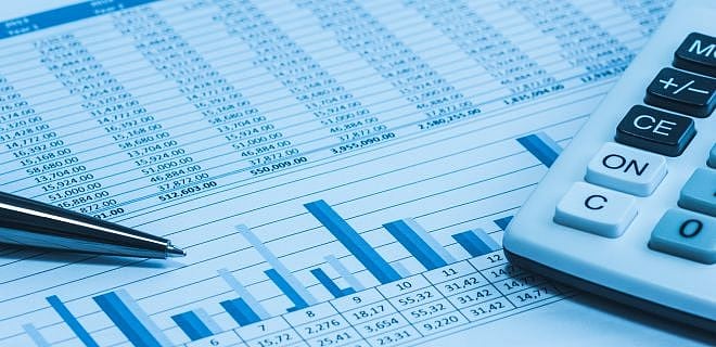 What is the difference between dividend reinvesting option and growth option?