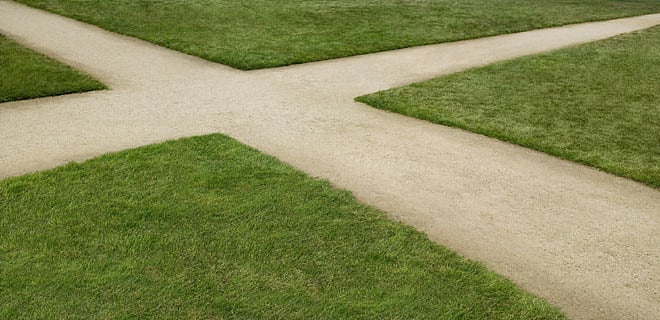 Why is the NAV of the regular dividend plan lesser than that of a direct plan?