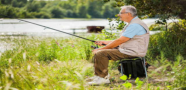 What factors should be kept in mind while choosing a bank for senior citizens?