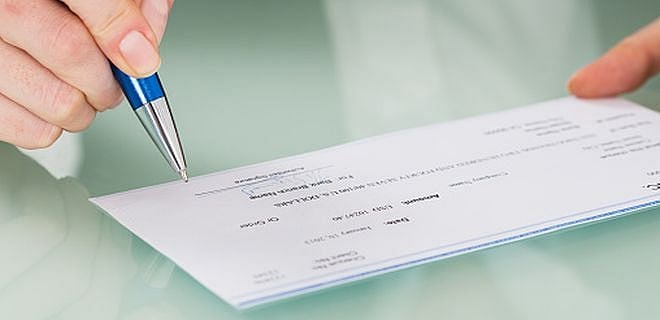 How many chequebooks can a bank issue at a time?