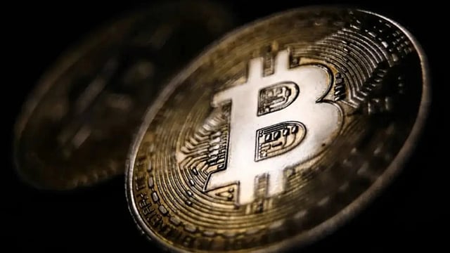 Crypto Market Rises, Trading Volume Declines; Bitcoin, Ethereum Up
