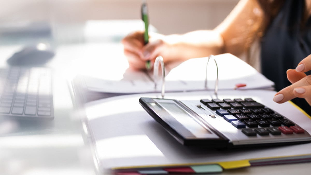 Should Seniors Invest In 5-Year Tax-Saving FDs Now?