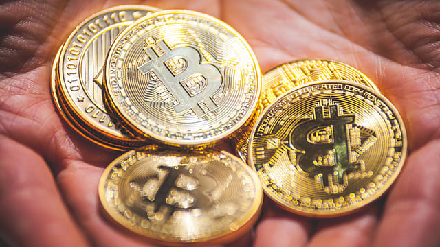 What Should Investors Do As Ukraine-Russia Crisis Wipes Out $200 Billion From Crypto Market?