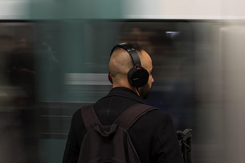 5 Best Wireless Headphones For A Long-Haul Flight