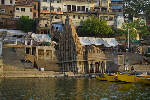 Ratneshwar Mahadev Temple or Leaning Temple of India