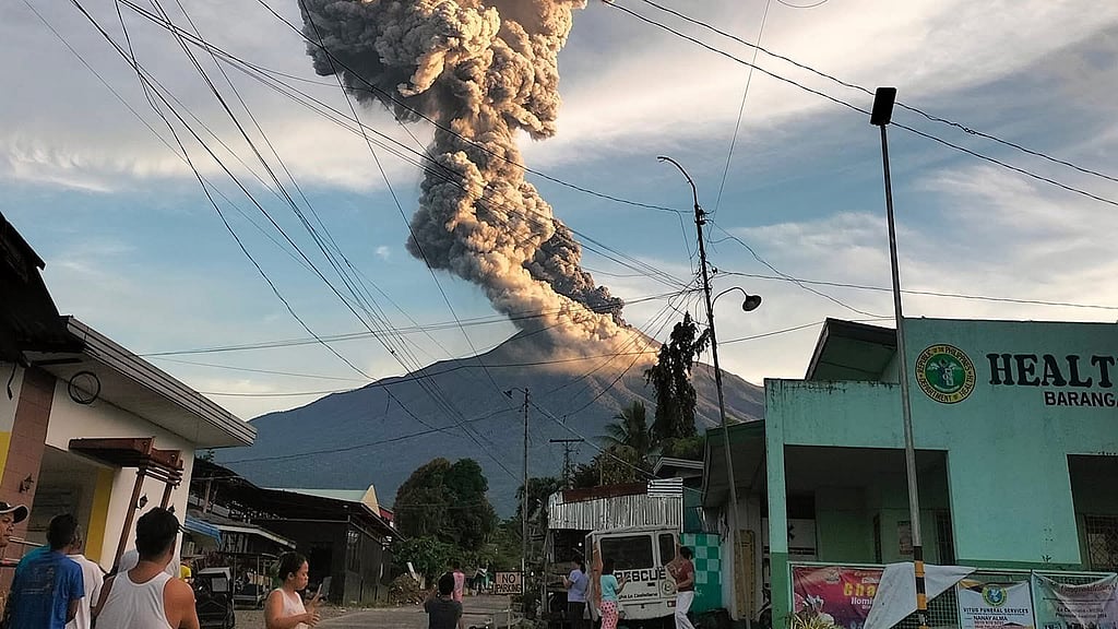Philippines' Kanlaon Volcano Erupts; Disrupts Travel