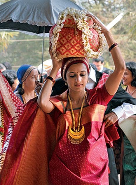 Along with the Saree, Coorgee women wear a piece of cloth on their head similar to the saree known as ‘the vastra’, and they adorn themselves with gold beaded jewellery to add to the beautiful attire