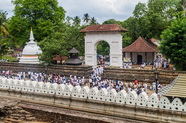 Dalada Mandira has a distinctive Kandyan architectural style