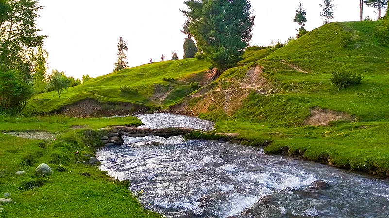 Doodhpathri is untouched by tourists