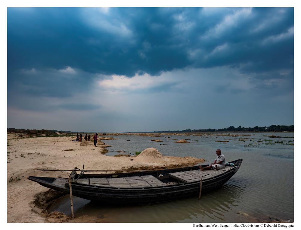 The overladen sky in Bardhaman