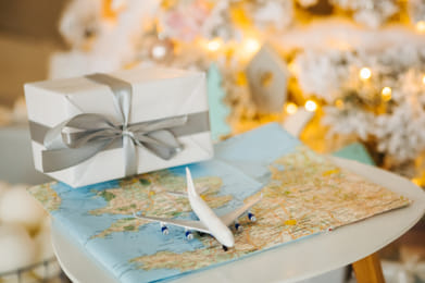 Shutterstock : Here are eight thoughtful gift ideas for siblings who love to travel