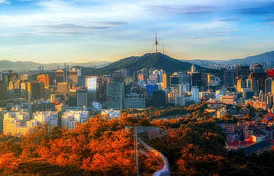Big Mouth Photography/Shutterstock : View from Inwangsan mountain in Seoul