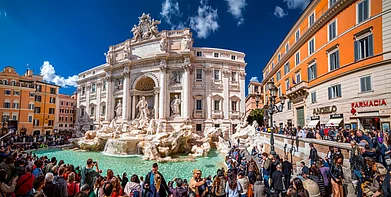ColorMaker/Shutterstock : Tourists at the Trevi Fountain in Rome