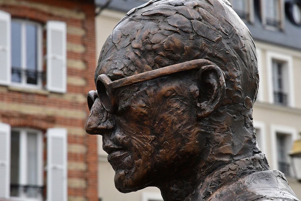 A bronze statue of Le Corbusier in the city centre of Poissy, France