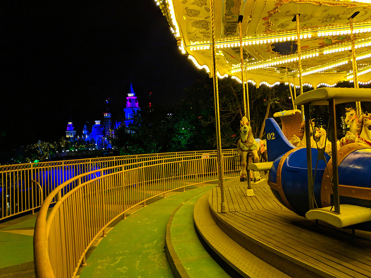 Enjoy fun rides with your siblings at the amusement park