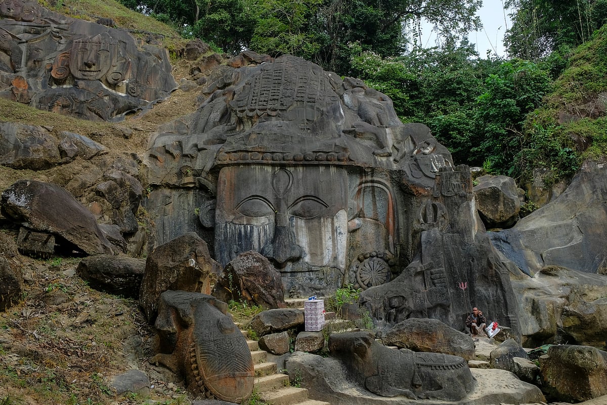Shutterstock : The rock sculptures at Unakoti
