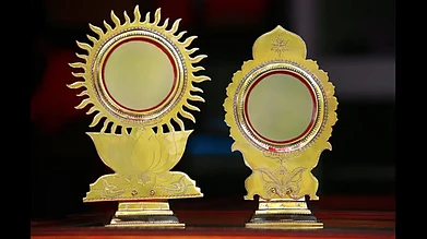 Shutterstock.com : Polished metal mirrors of Aranmula