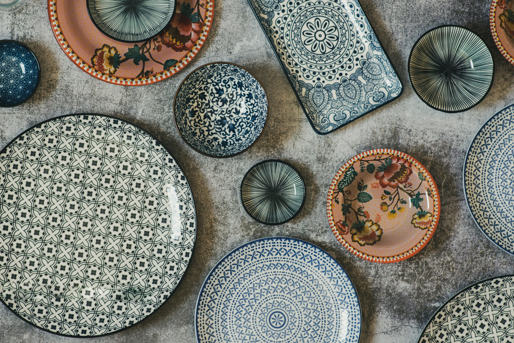 Porcelain ceramic plates