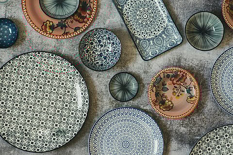 Porcelain ceramic plates