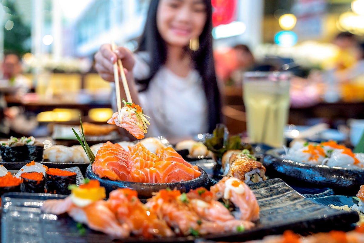 Shutterstock : A restaurant-goer enjoying a salmon based dish