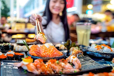 Shutterstock : A restaurant-goer enjoying a salmon based dish