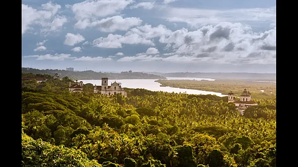 Shutterstock.com : Picturesque Goan landscape during the monsoon.