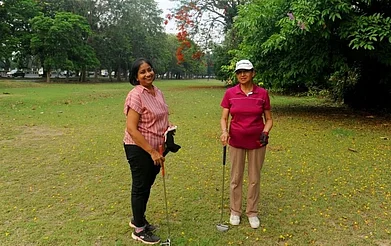Sandipan Chatterjee : Captain Dhritipriya Raydasgupta and President Nina Singh take a break between the shots