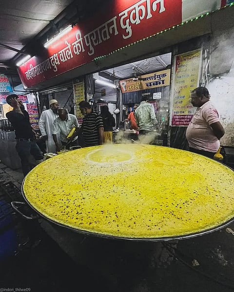 Turmeric Milk at Laxmi Narayan Doodhwala