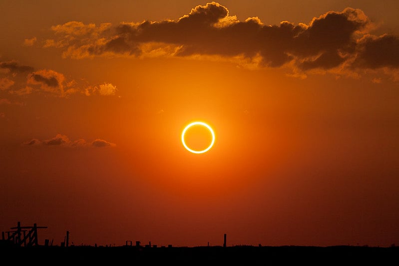 Kevin Baird/Flickr  : A Ring of Fire solar eclipse in New Mexico