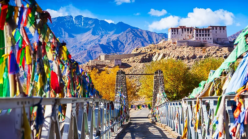 The way to Stakna gompa