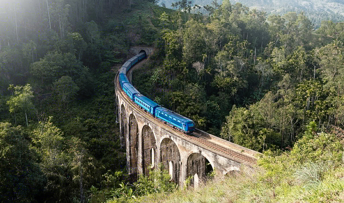 Shutterstock.com : The seven hour Kandy to Ella train journey