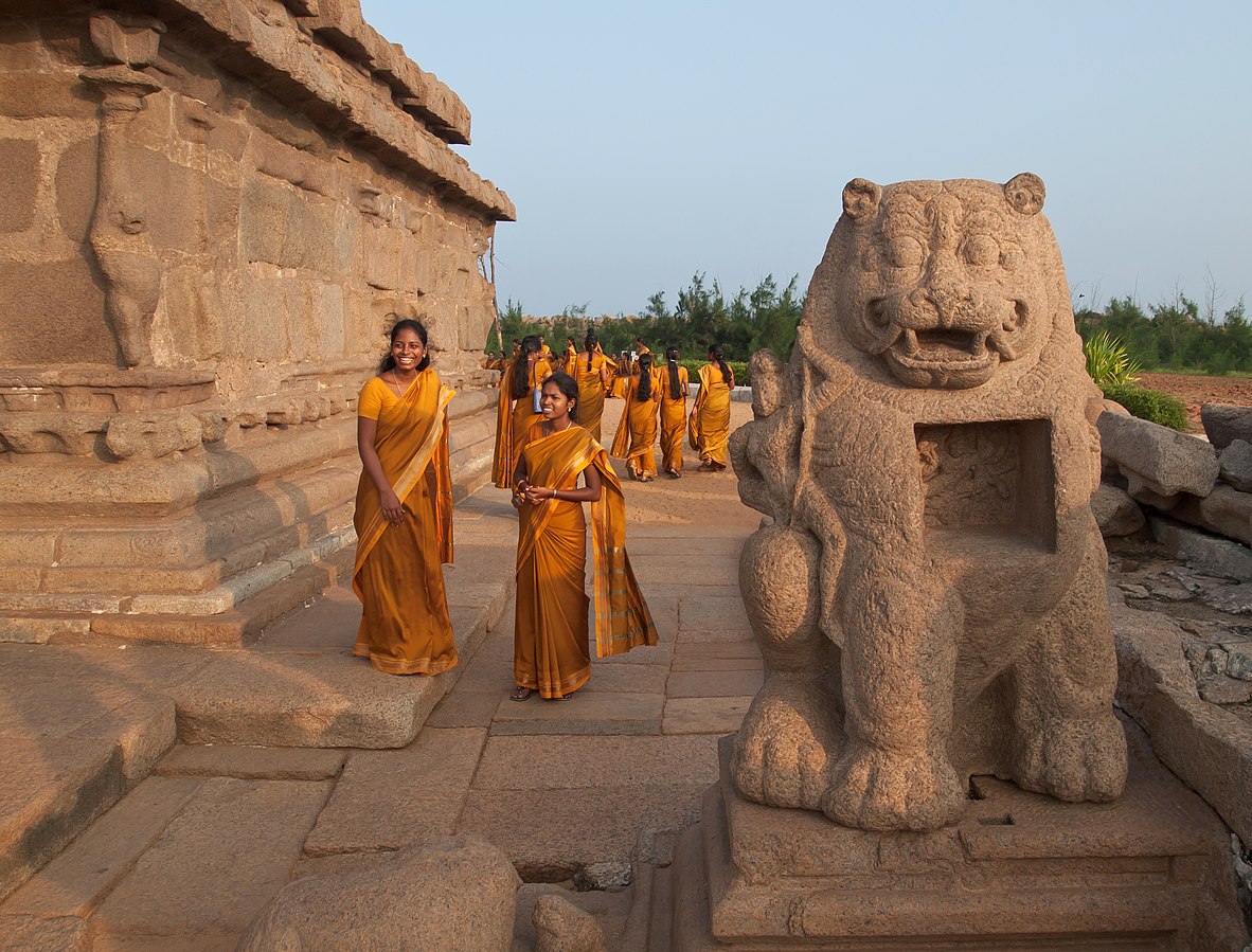 Vyacheslav Argenberg / WikiCommons : At the Shore Temple in Mahabalipuram