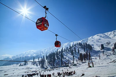 Shutterstock : Gulmarg Gondola