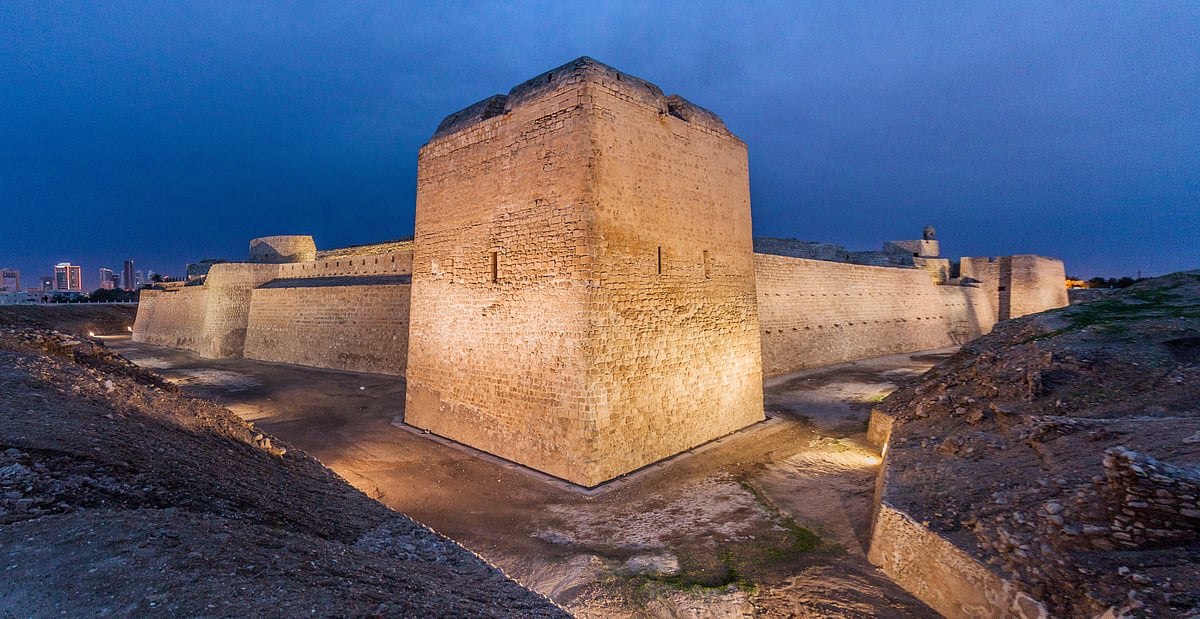 Evening view of Qalat al-Bahrain