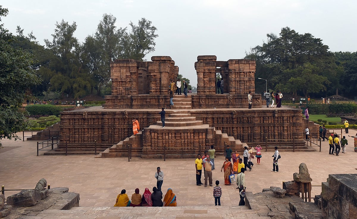 The most prominent legend attributes the temples fall to the invader Kalapahada