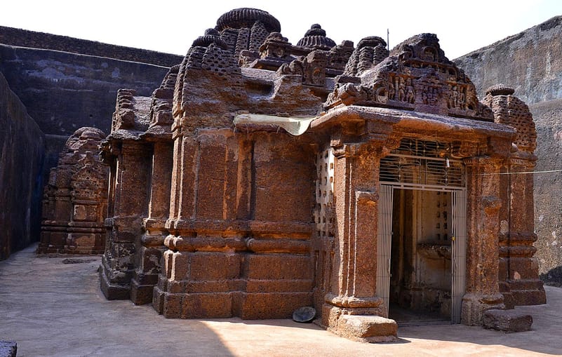 The Dharmrajeshwara temple has seven small temples around the main temple