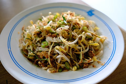 A fresh dish, khao yam is almost like a salad